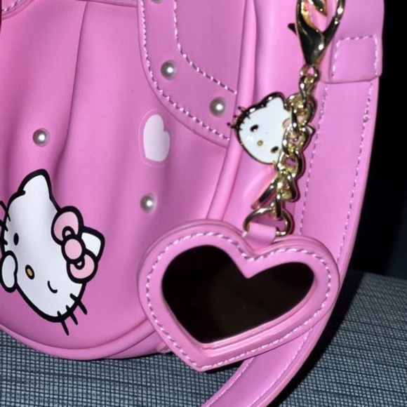 Hello Kitty, pink purse - Picture 1 of 4